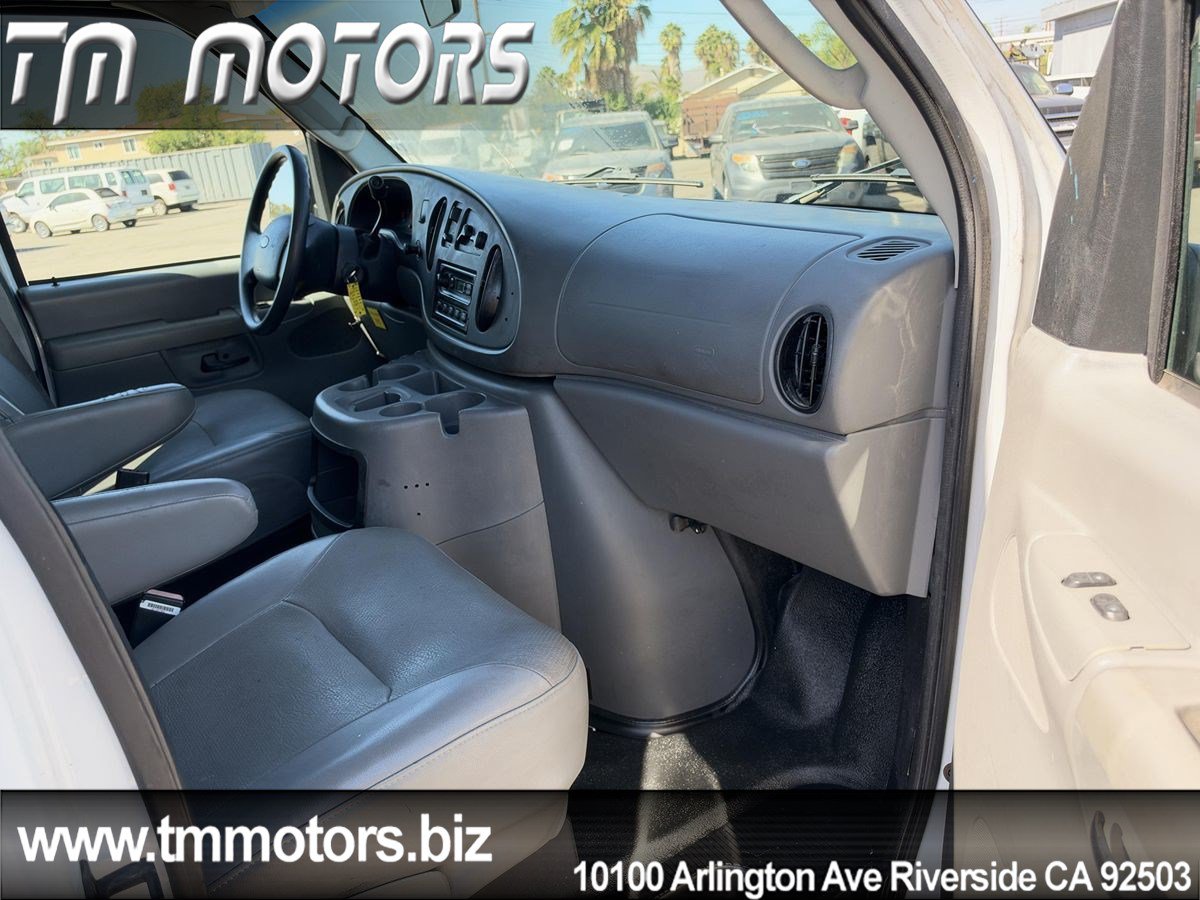 Used 2004 Ford E-350 and Econoline 350 Extended Super Duty RWD image 11
