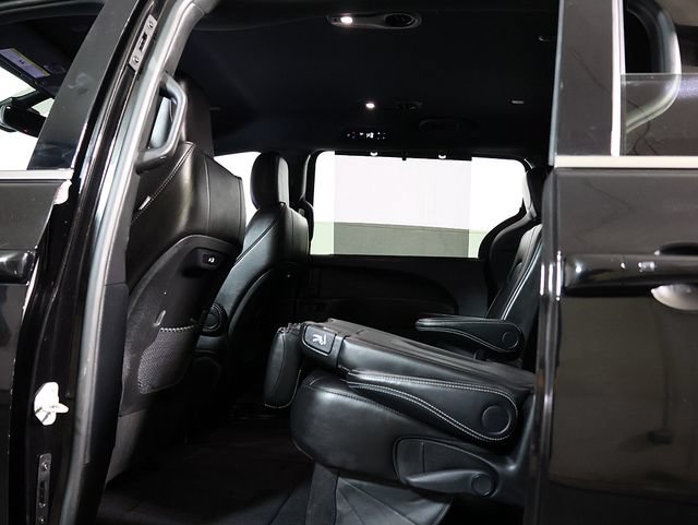 Used 2025 Chrysler Pacifica Select FWD image 15