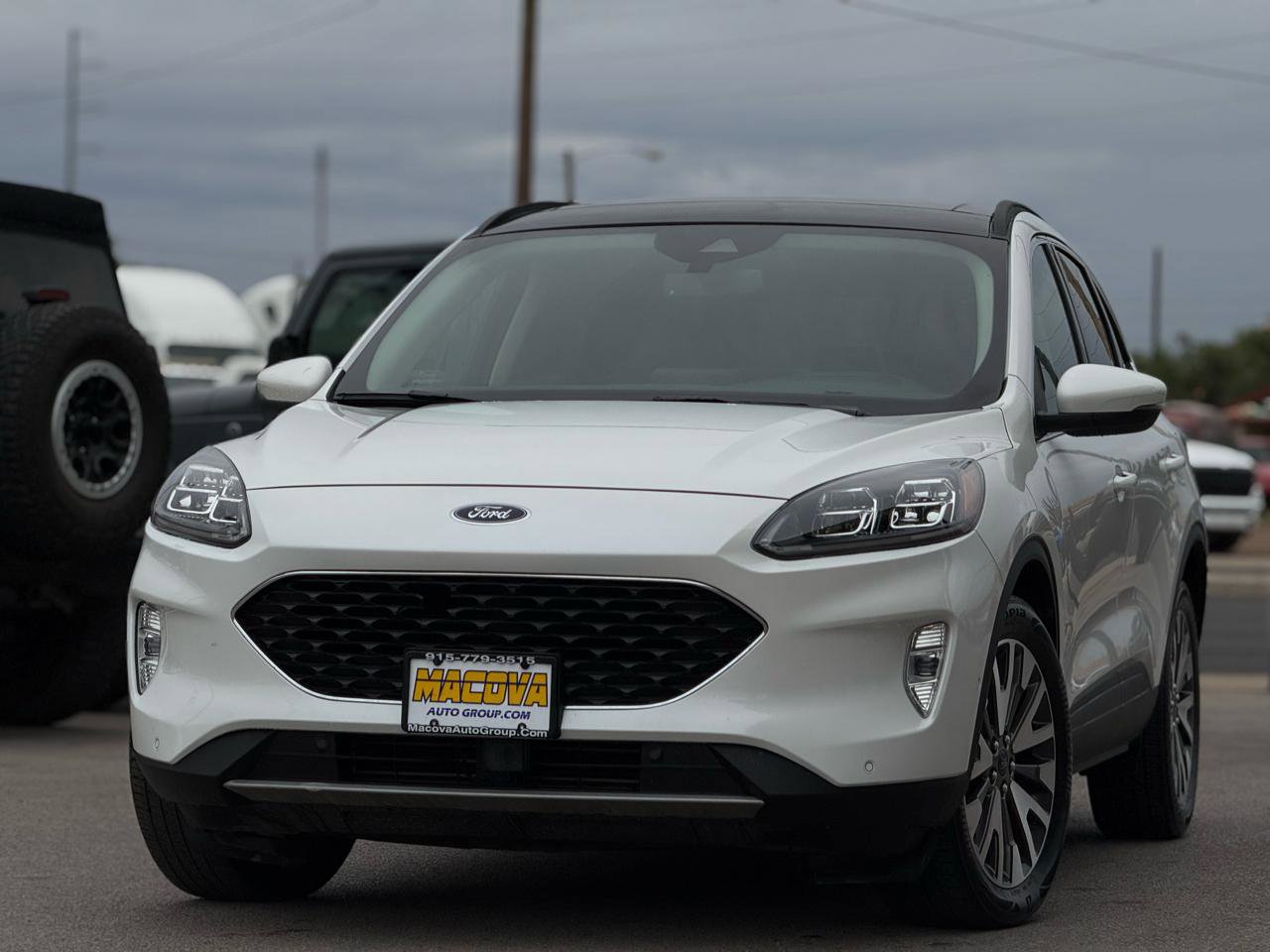 Used 2020 Ford Escape Titanium image 4