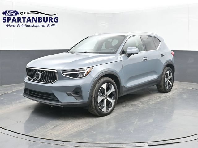 Used 2023 Volvo XC40 B4 Ultimate FWD image 6