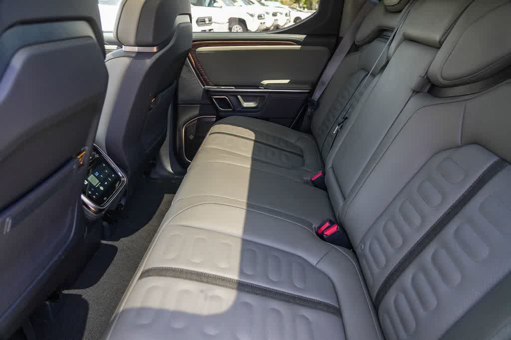 Used 2023 Rivian R1T Adventure AWD/4WD image 18