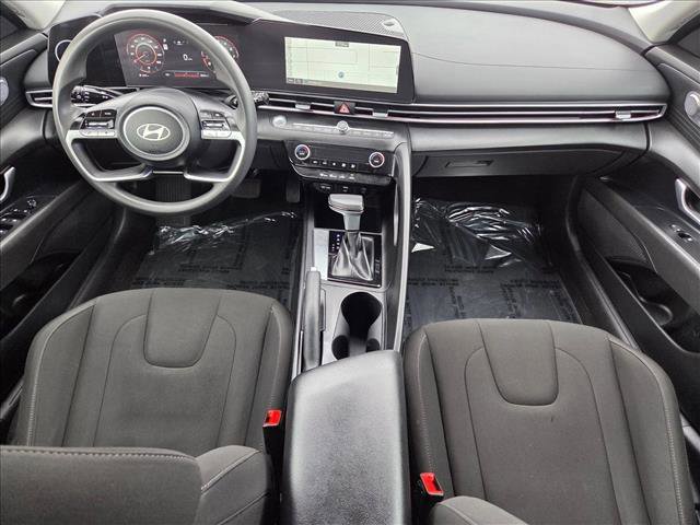 Used 2024 Hyundai Elantra SEL image 17