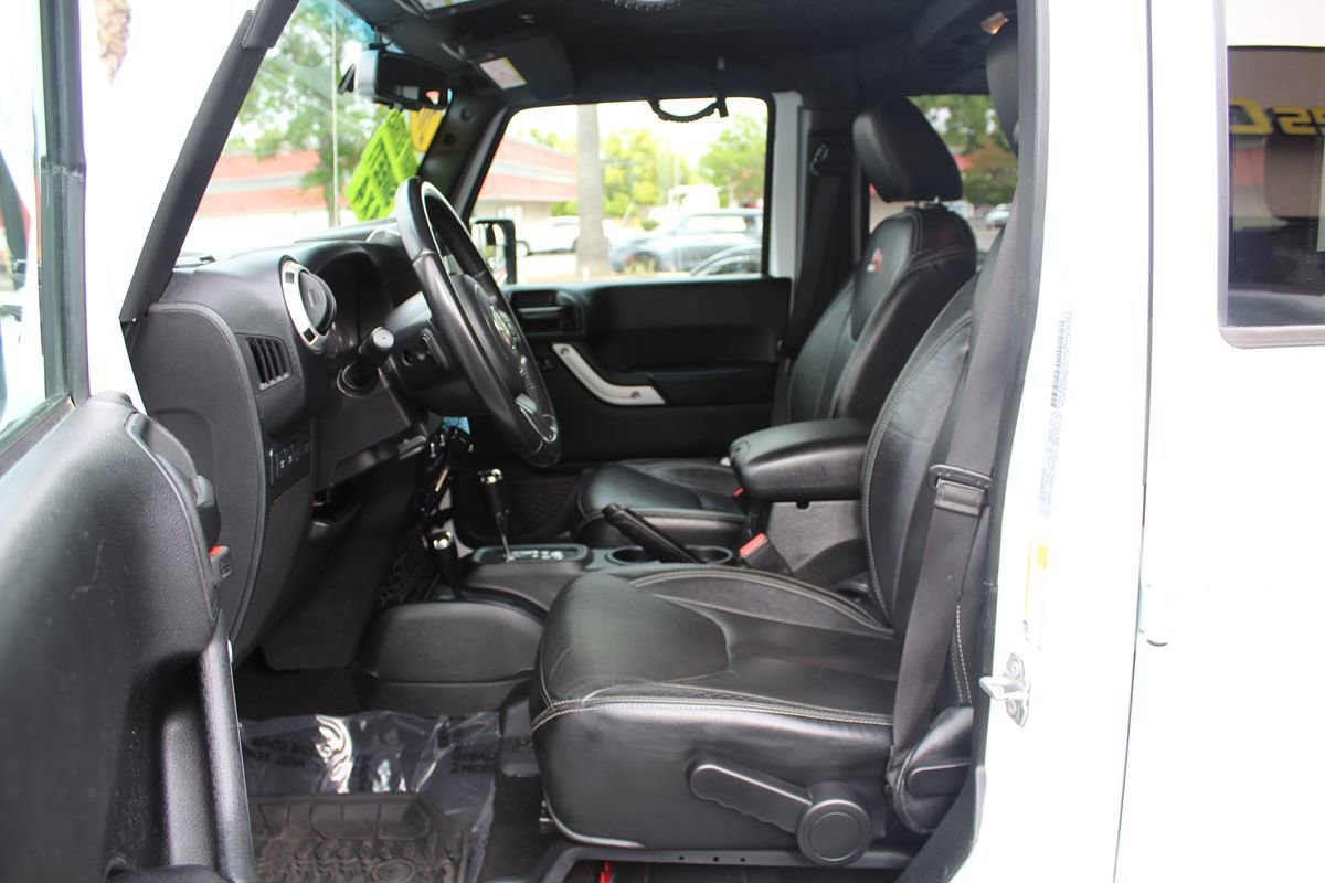 Used 2018 Jeep Wrangler Unlimited Rubicon w/ Connectivity Group AWD/4WD image 18