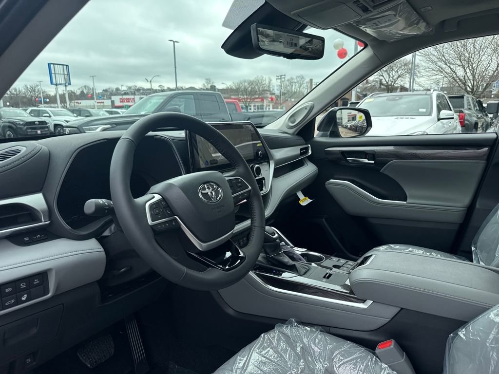 New 2026 Toyota Highlander Platinum image 20