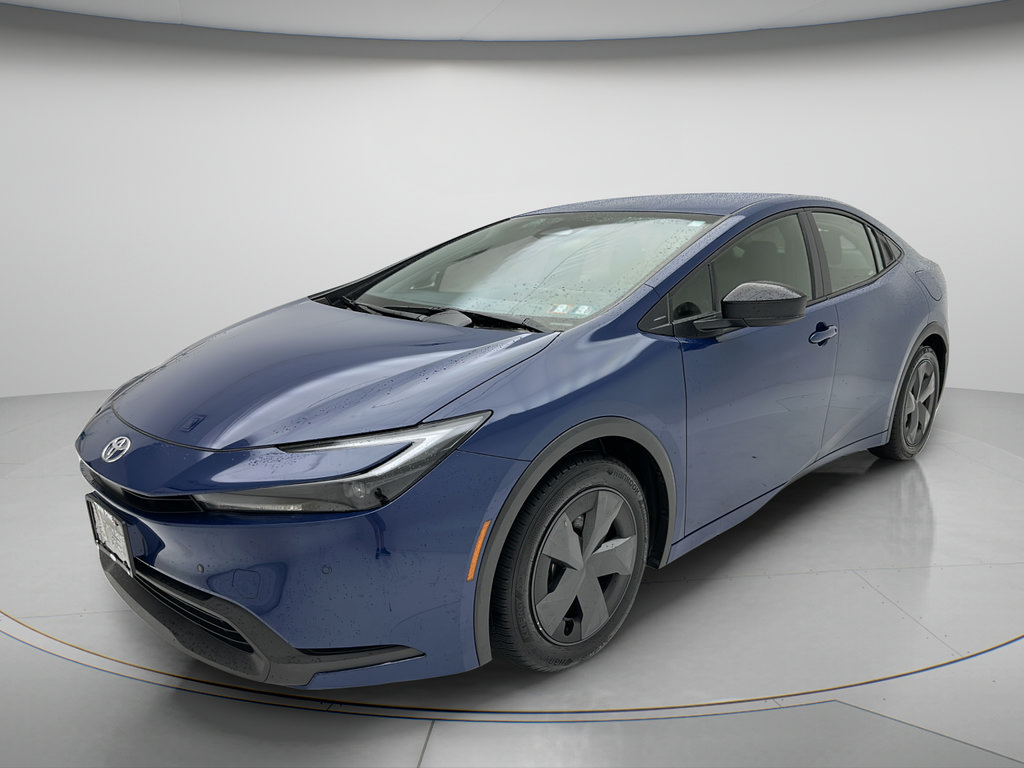 Used 2025 Toyota Prius LE FWD image 3