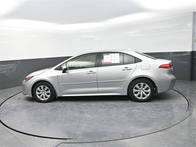 Used 2022 Toyota Corolla LE image 4