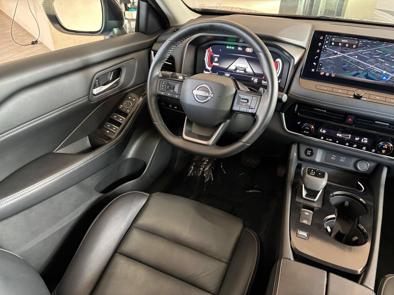 Used 2026 Nissan Rogue SL FWD image 36