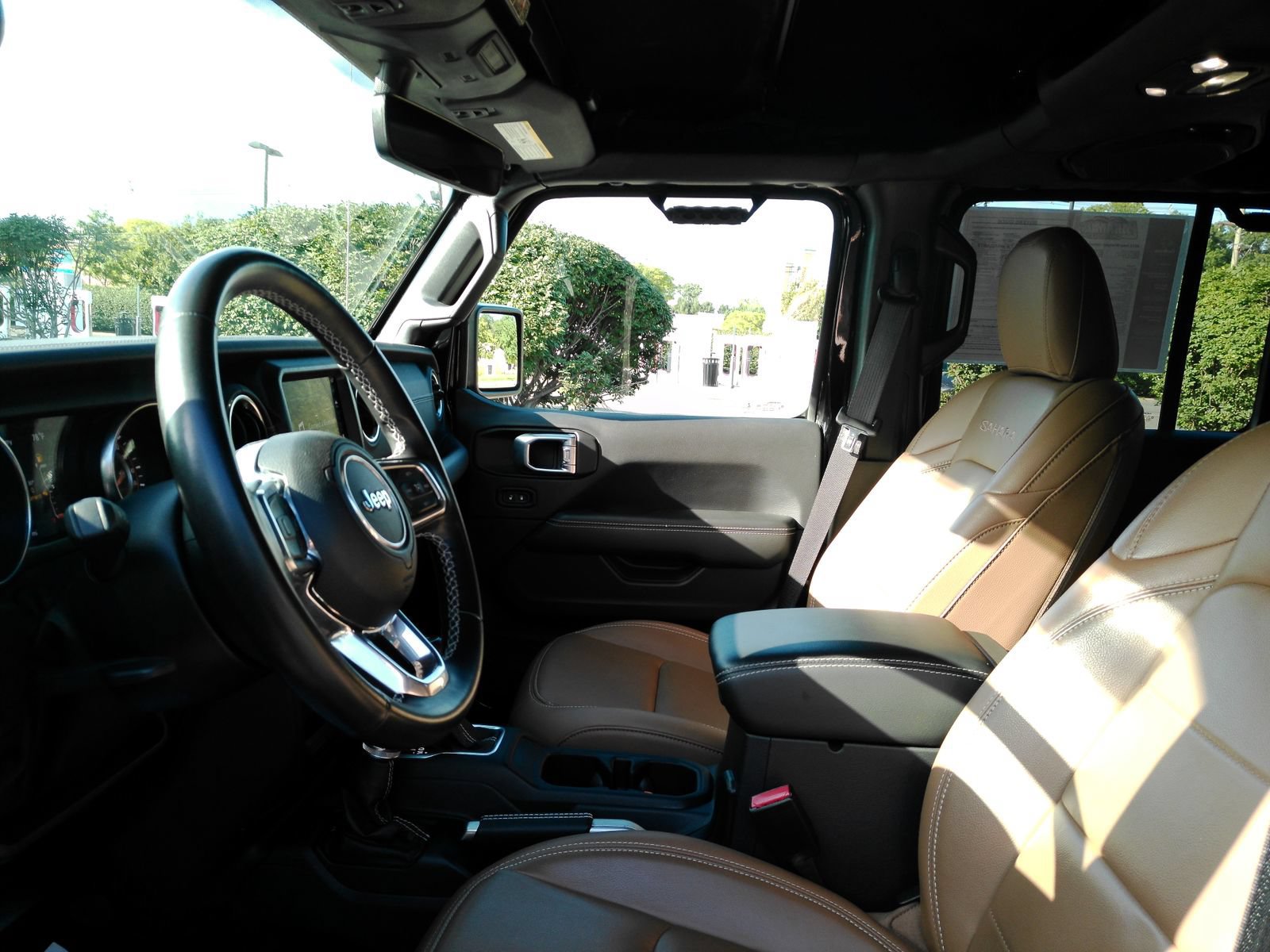 Used 2022 Jeep Wrangler Unlimited Sahara w/ LED Lighting Group AWD/4WD image 11