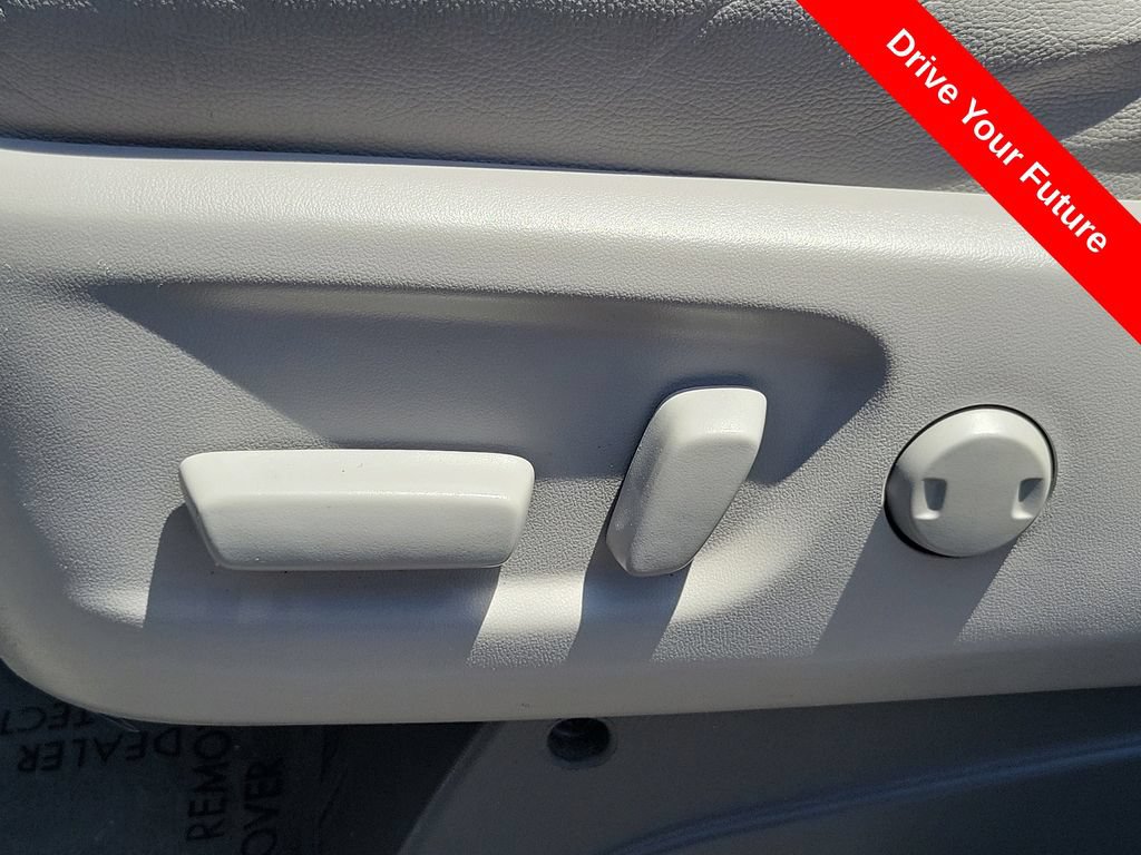 Used 2017 Toyota Sienna XLE w/ XLE Navigation Package FWD image 21