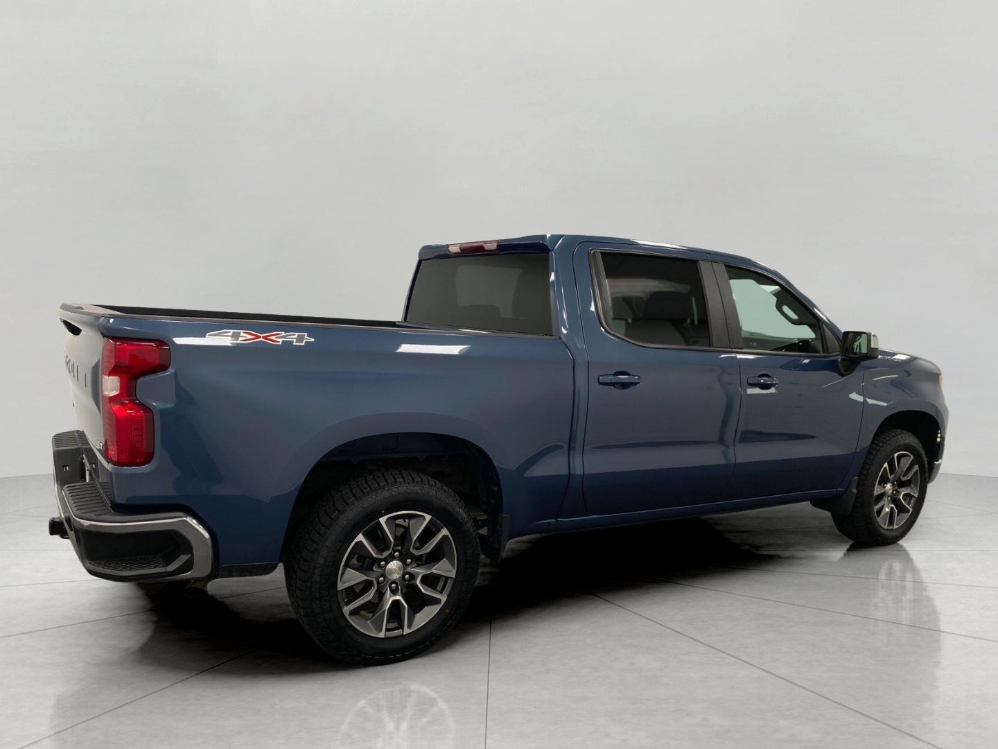 Used 2024 Chevrolet Silverado 1500 LT AWD/4WD image 32