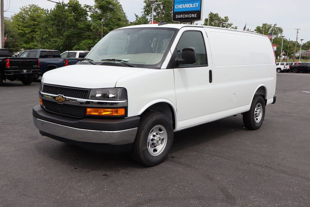 New 2025 Chevrolet Express 3500 w/ Chrome Appearance Package image 20