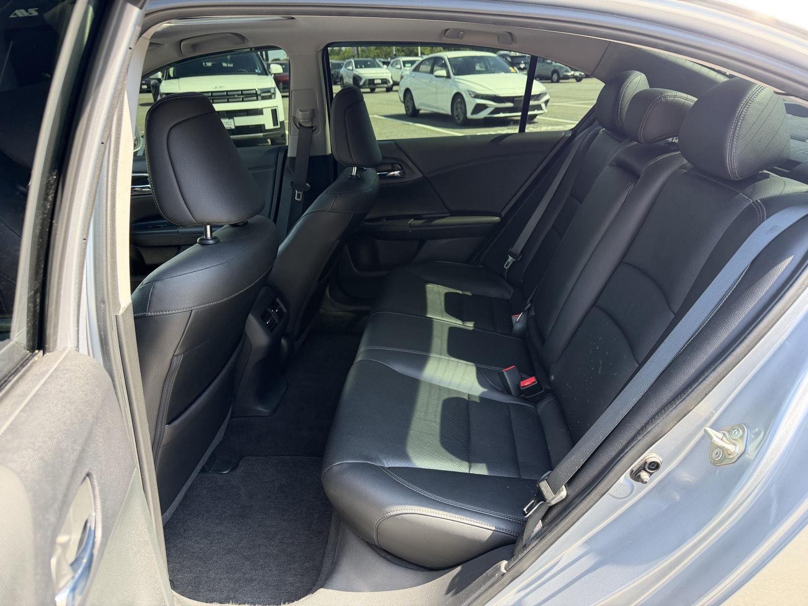 Used 2017 Honda Accord Touring image 12