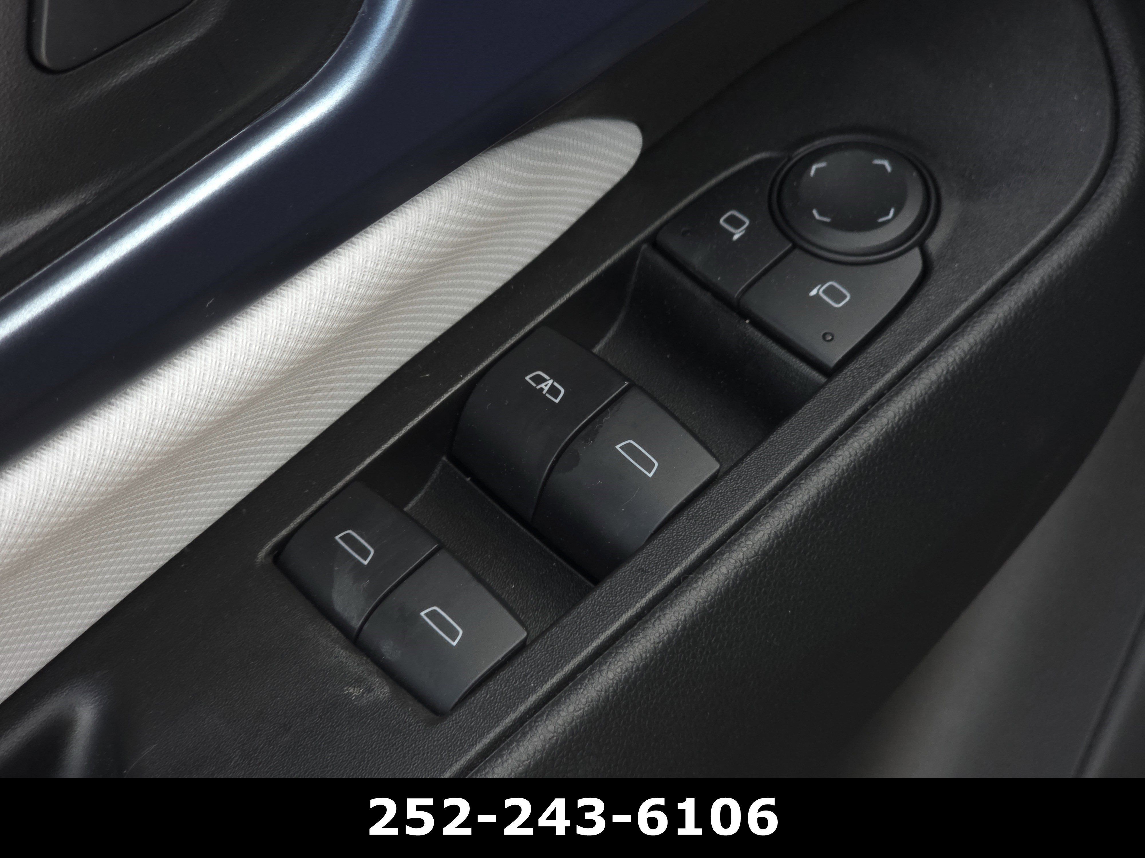 Used 2025 Chevrolet Equinox EV LT image 30