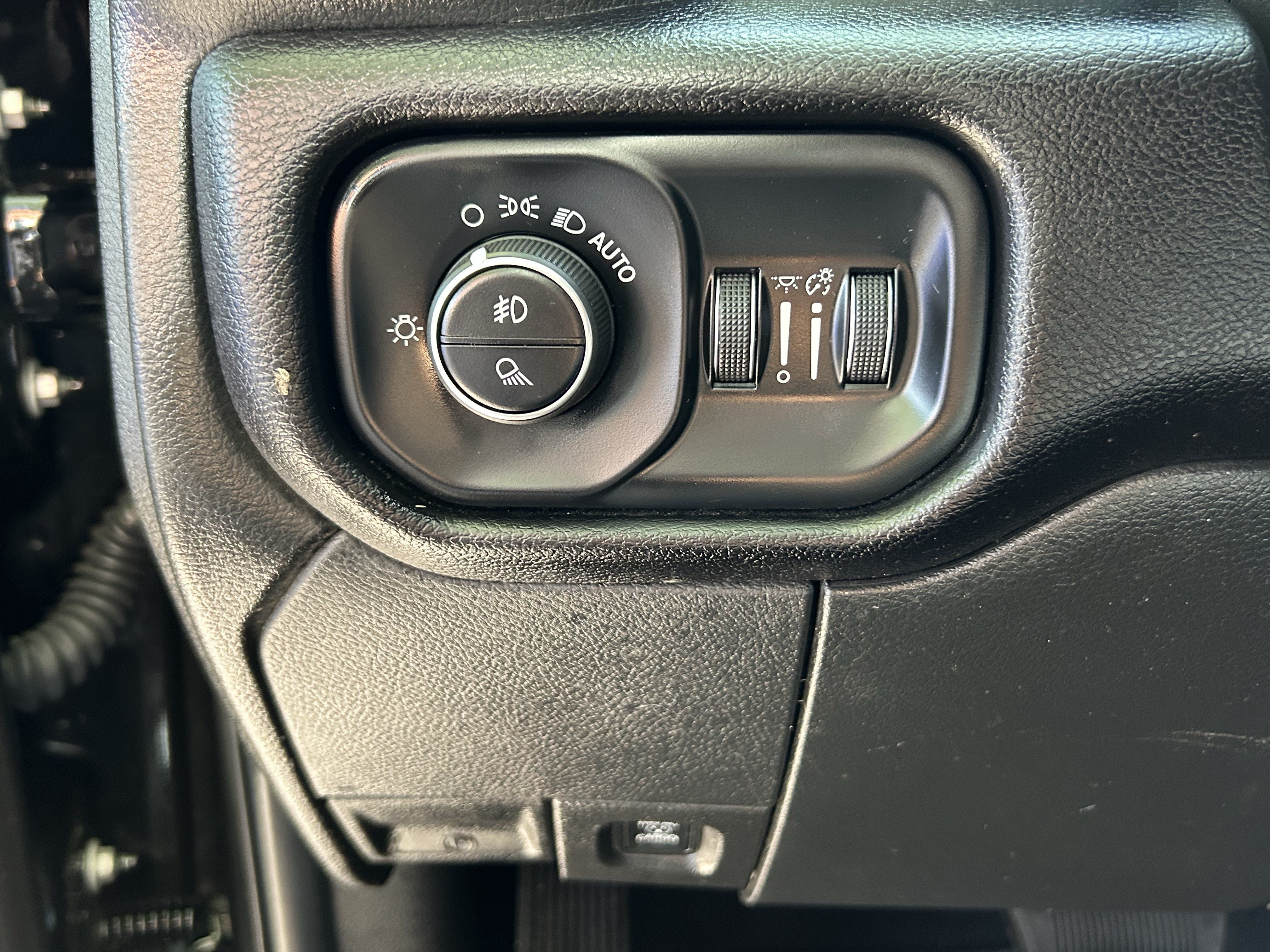 Used 2025 RAM 2500 Laramie AWD/4WD image 20