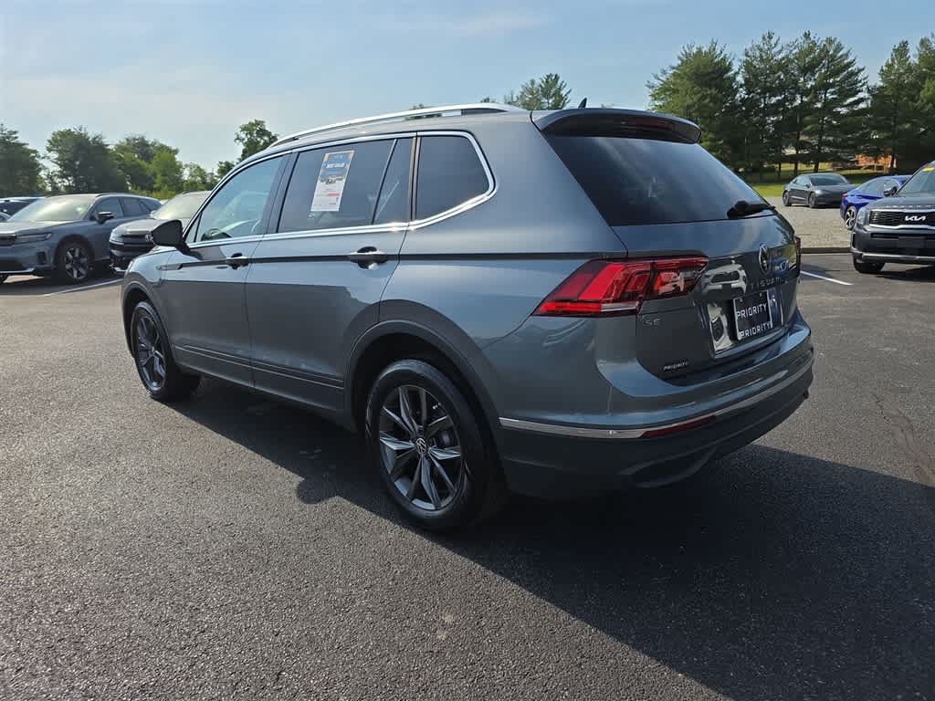 Used 2024 Volkswagen Tiguan SE w/ Panoramic Sunroof Package AWD/4WD image 7