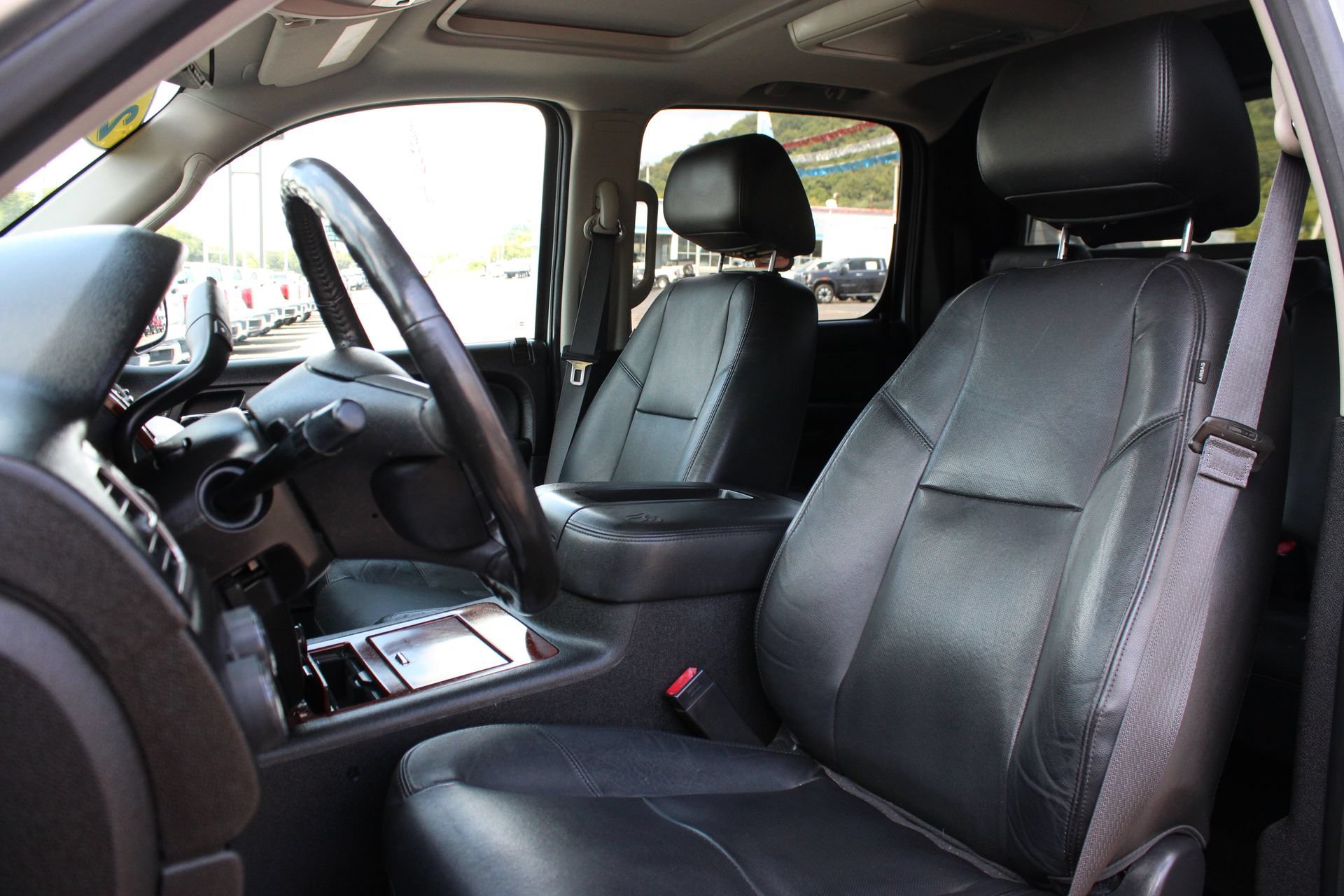 Used 2013 Chevrolet Avalanche LTZ AWD/4WD image 16