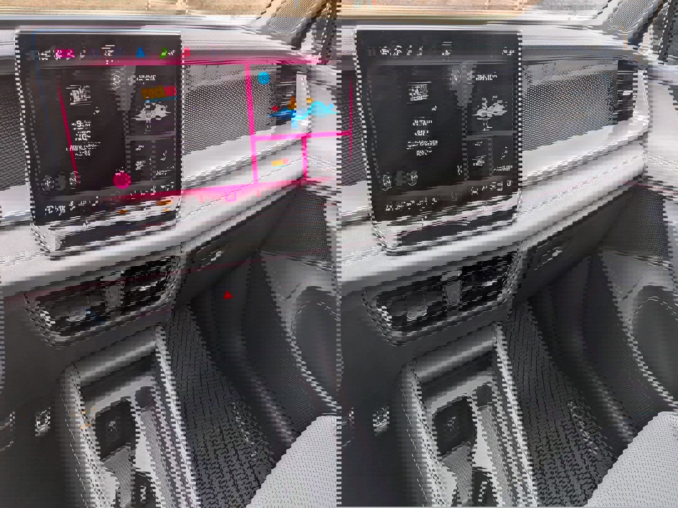 Used 2025 Volkswagen Tiguan SE R-Line image 21