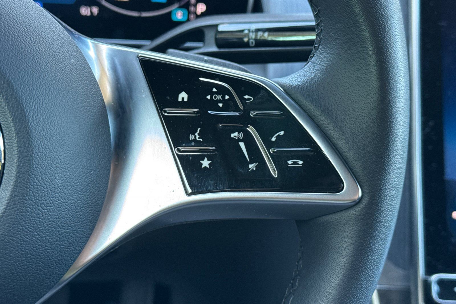 Certified 2025 Mercedes-Benz GLC 300 image 28