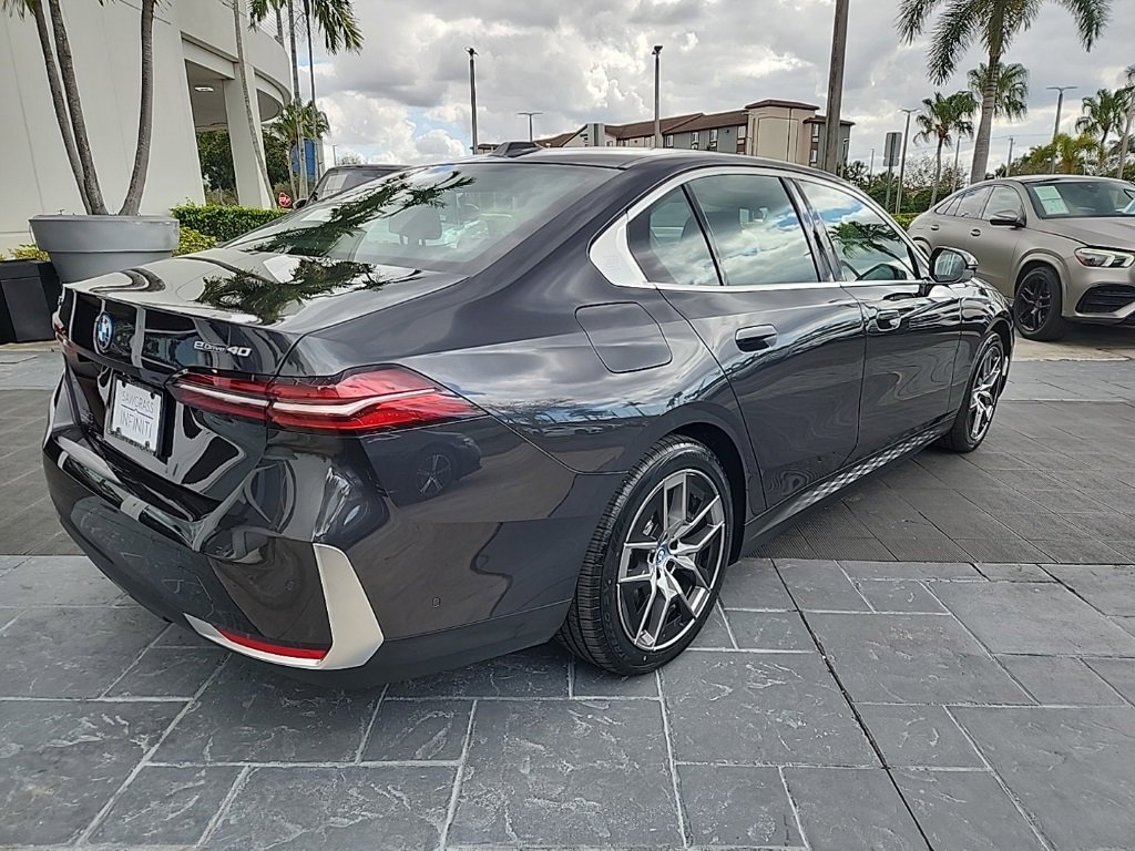 Used 2025 BMW i5 eDrive40i image 9