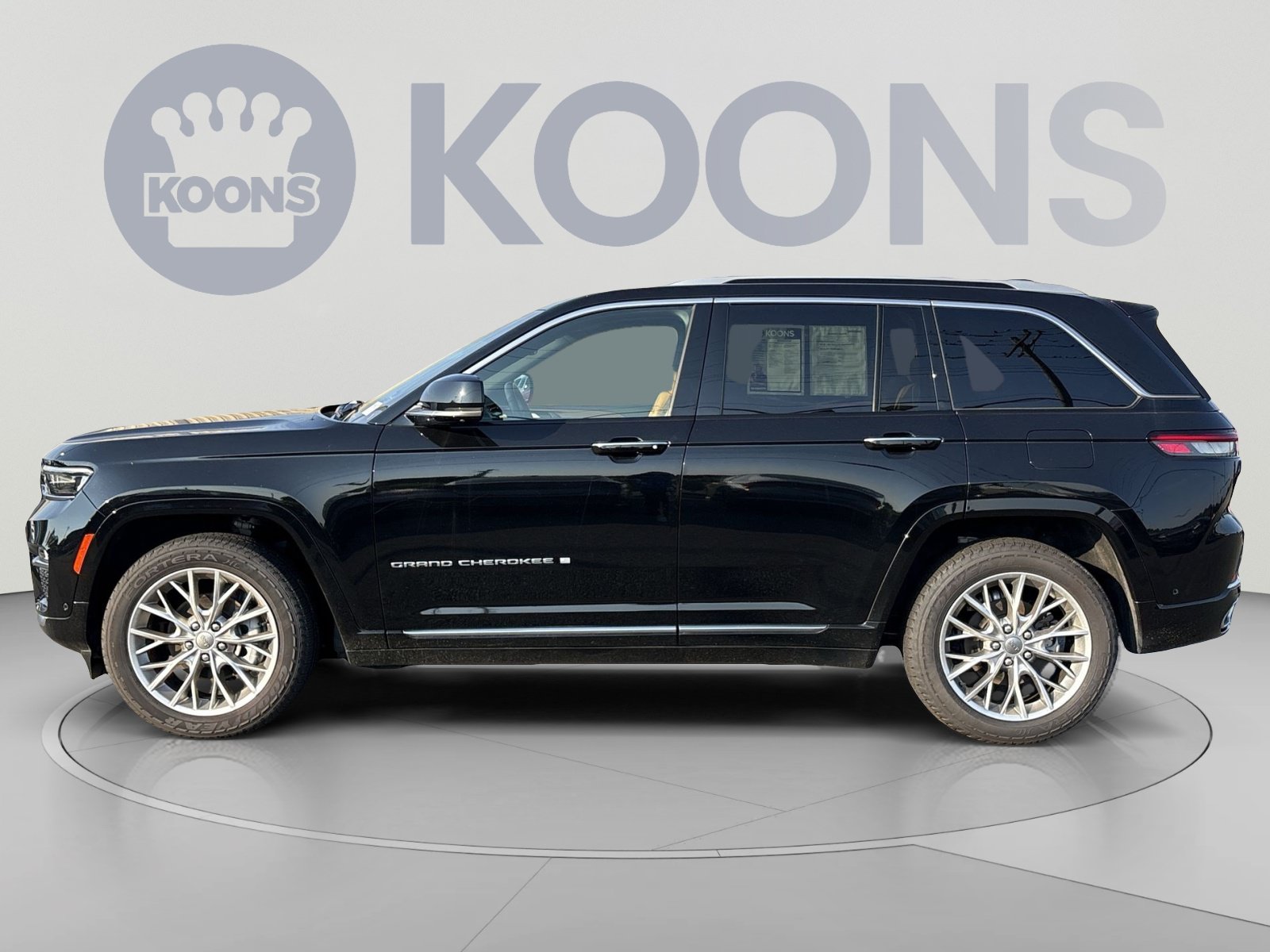 Used 2022 Jeep Grand Cherokee Summit AWD/4WD image 2