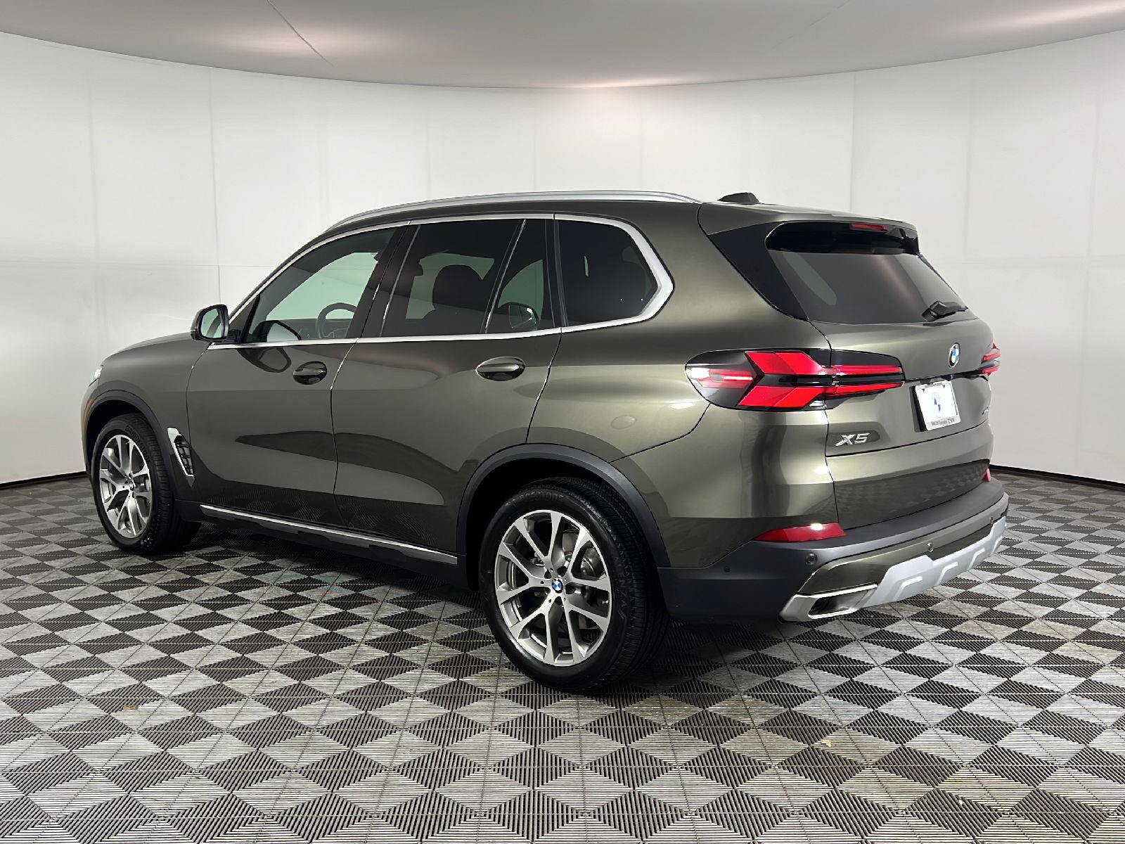 Used 2025 BMW X5 xDrive40i w/ Premium Package AWD/4WD image 9