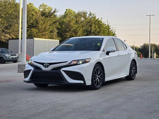 Used 2021 Toyota Camry SE w/ Cold Weather Package AWD/4WD image 3