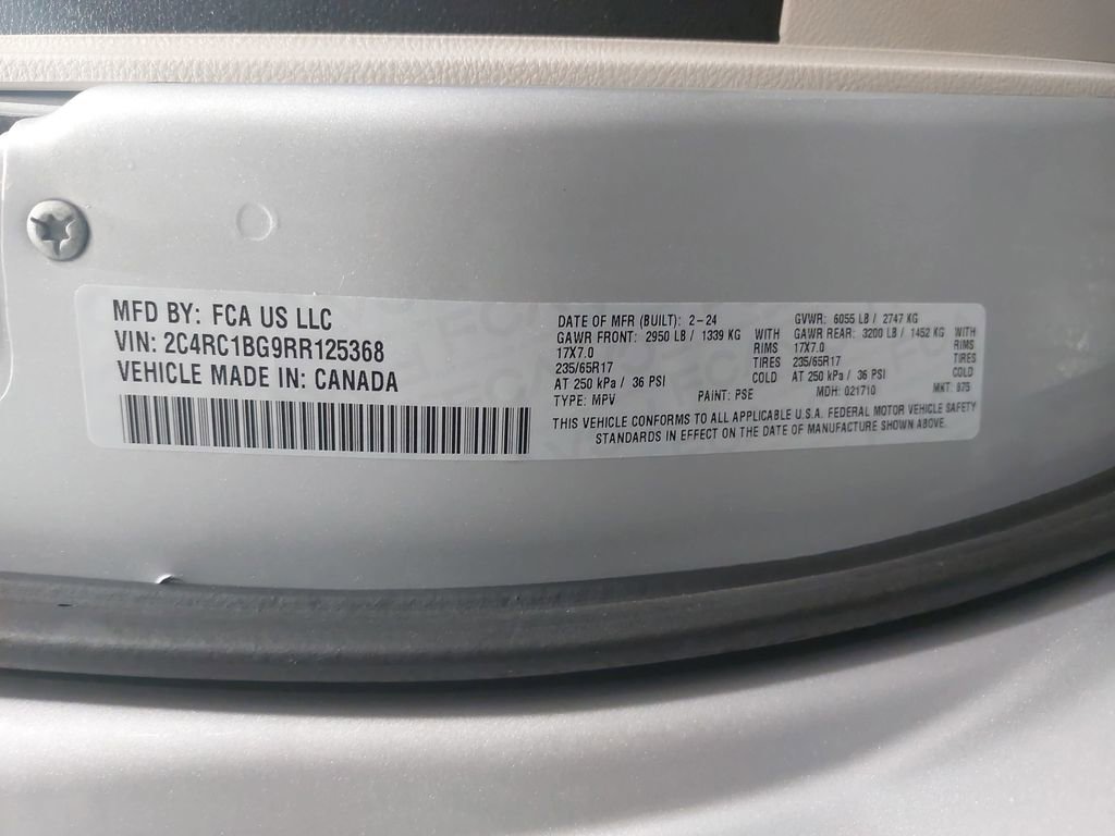 Used 2024 Chrysler Pacifica Touring-L image 38