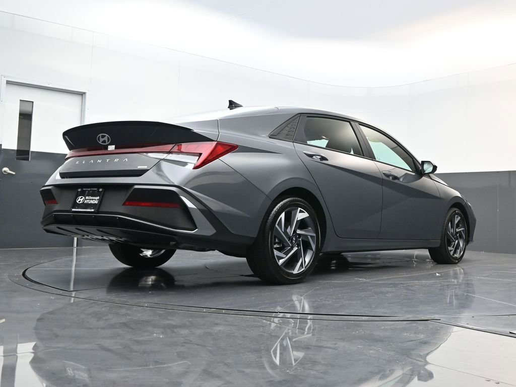 Certified 2025 Hyundai Elantra SEL image 23
