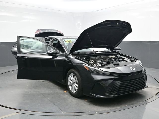 Used 2025 Toyota Camry LE image 40
