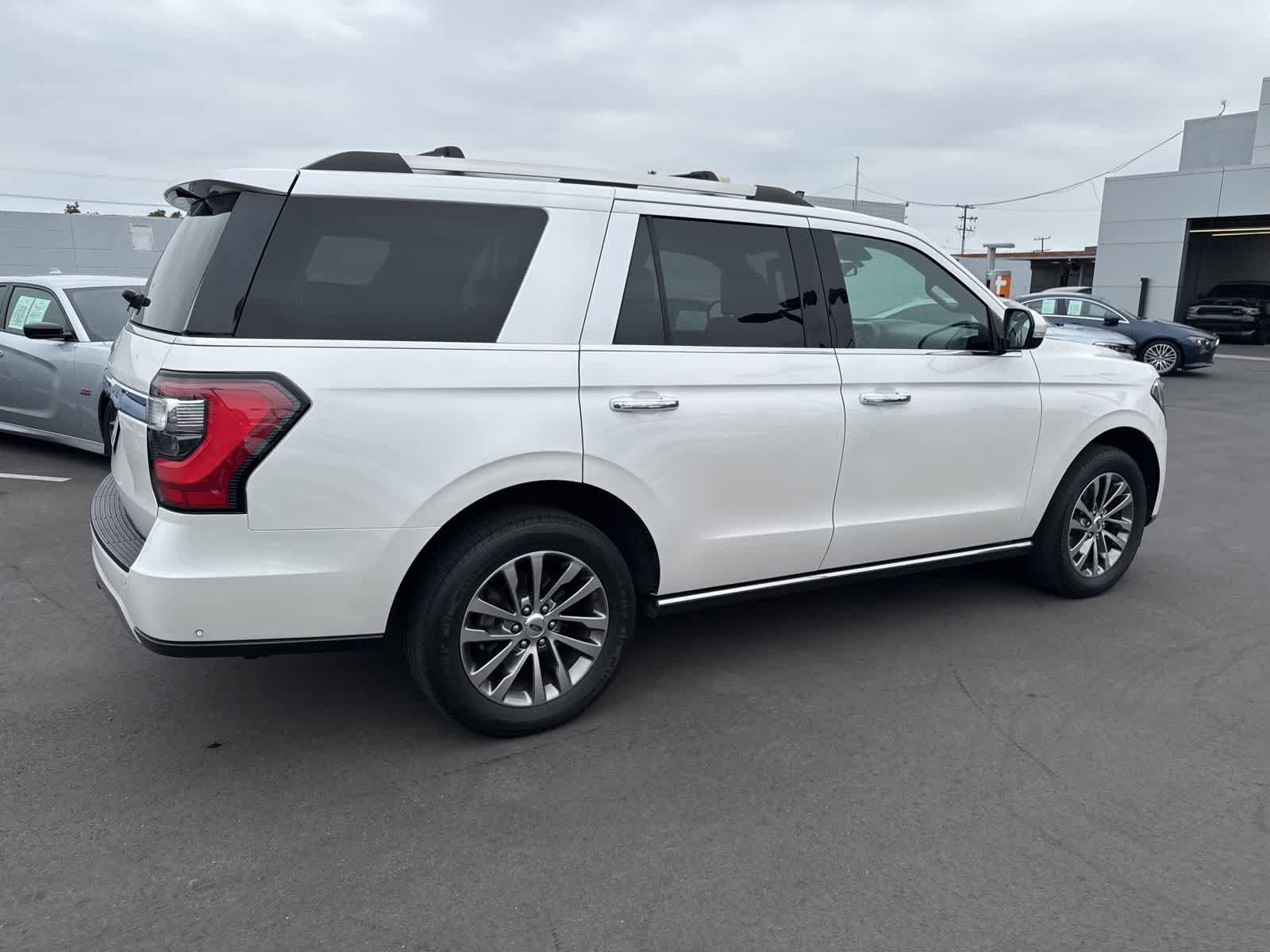 Used 2018 Ford Expedition Limited w/ Equipment Group 301A AWD/4WD image 12