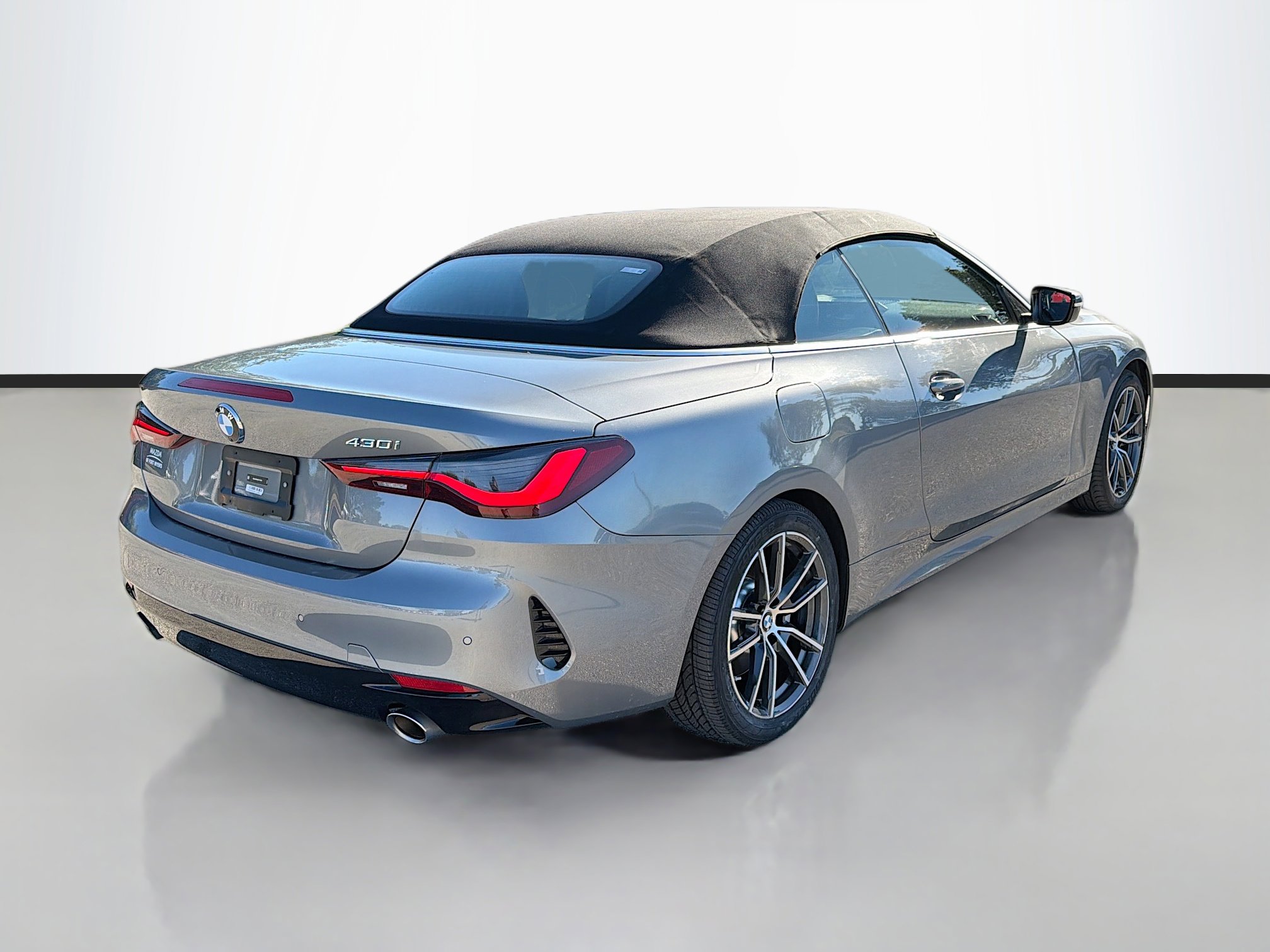 Used 2025 BMW 430i Convertible image 3