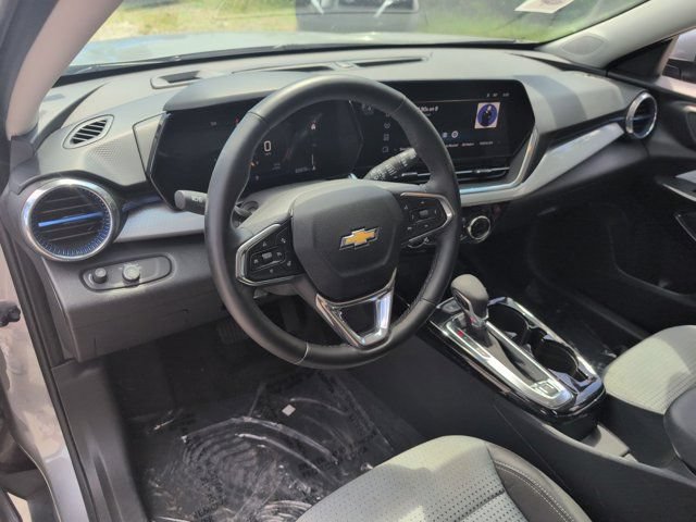 Used 2025 Chevrolet Trax LT w/ LT Convenience Package FWD image 15