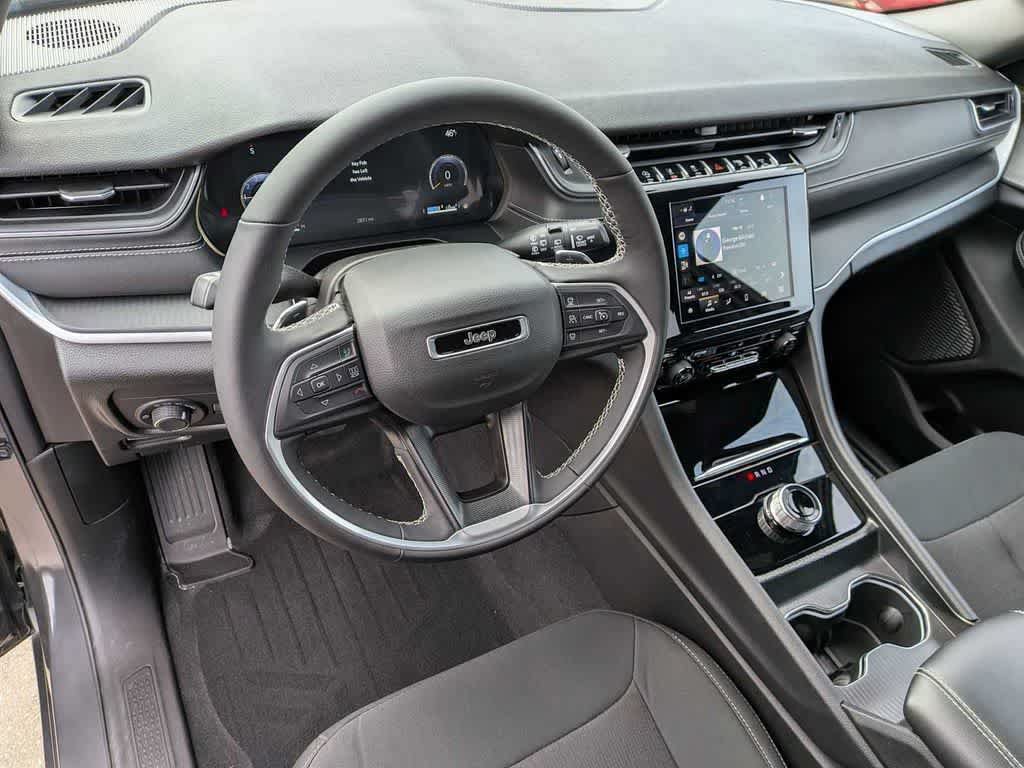 Certified 2025 Jeep Grand Cherokee Laredo X w/ Luxury Tech Group I AWD/4WD image 2