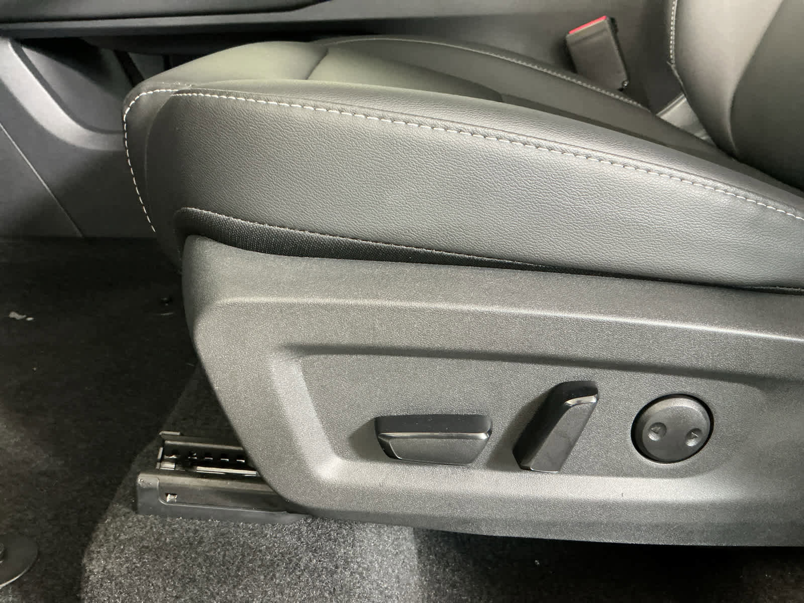 New 2025 Nissan Murano SL image 11