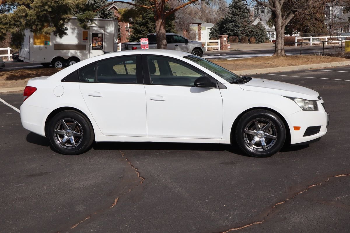 Used 2014 Chevrolet Cruze LS image 3