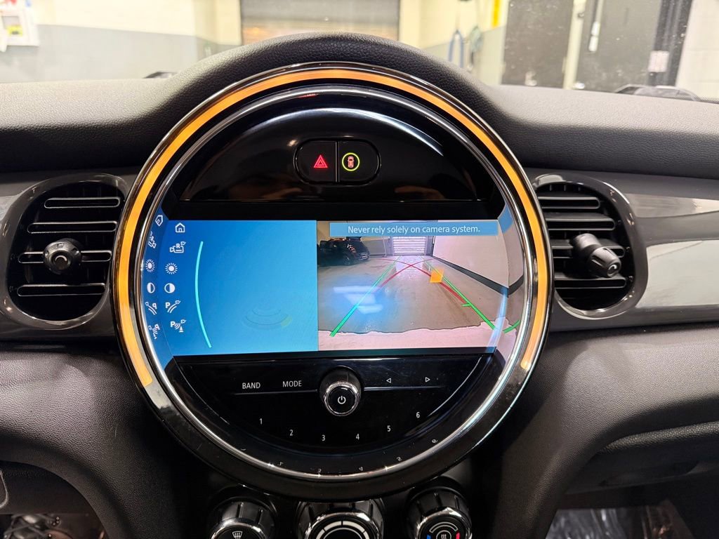 Used 2022 MINI Cooper 4-Door Hardtop w/ Storage Package image 17