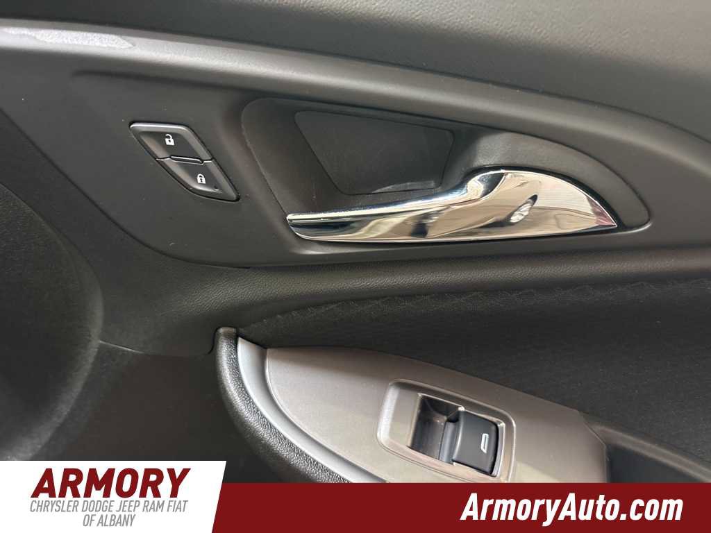 Used 2023 Chevrolet Malibu LT image 37