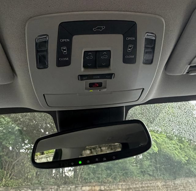 Used 2022 Toyota Sienna XLE FWD image 18