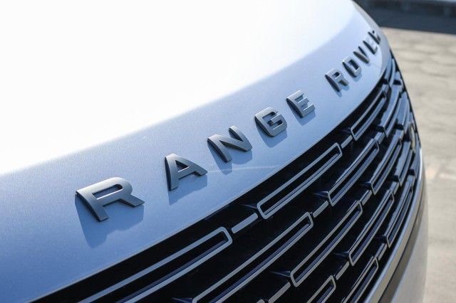 New 2025 Land Rover Range Rover SE image 11