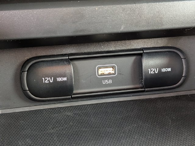 Certified 2025 Kia Soul LX w/ LX Technology Package FWD image 23