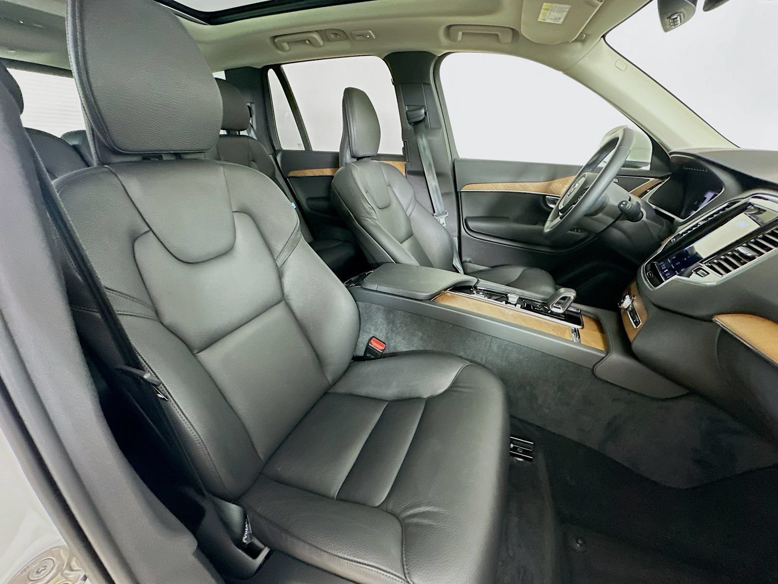 Used 2025 Volvo XC90 B6 Plus w/ Protection Package Premier AWD/4WD image 43