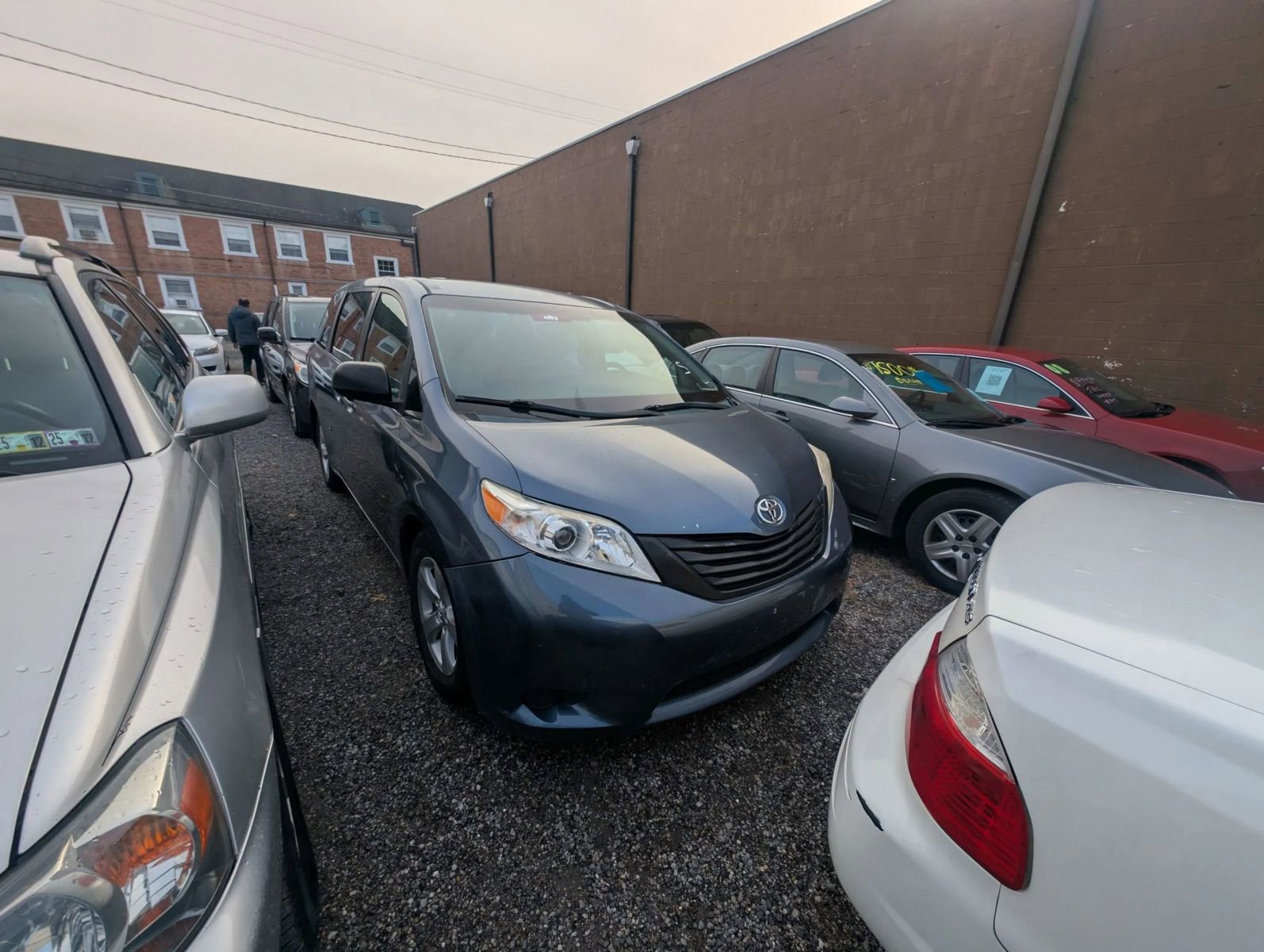 Used 2015 Toyota Sienna L image 1