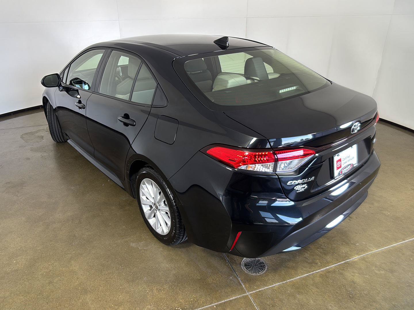 Used 2020 Toyota Corolla LE w/ LE Convenience Package FWD image 12