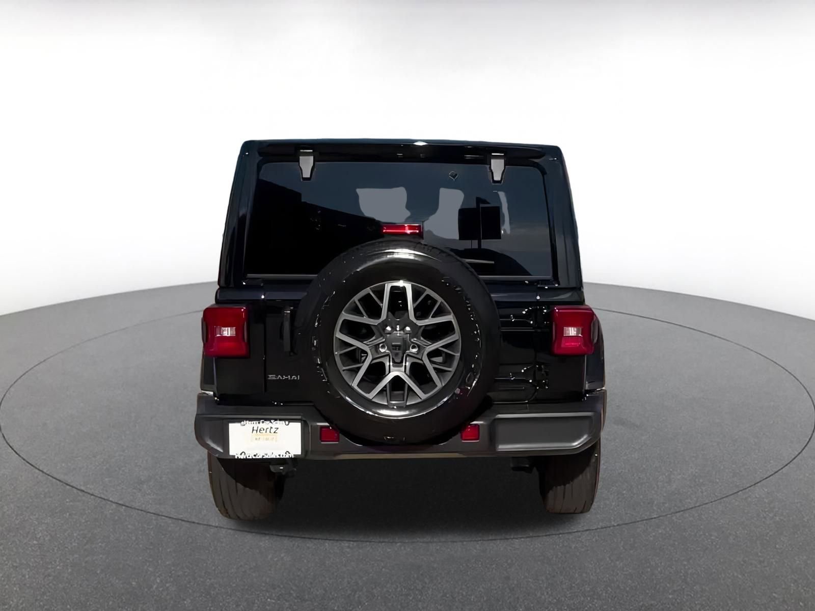 Used 2025 Jeep Wrangler Sahara image 9