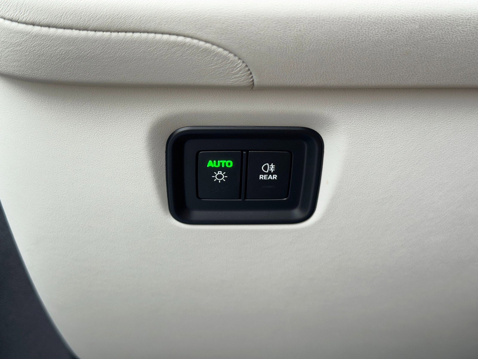 Used 2024 Porsche Cayenne Turbo image 24