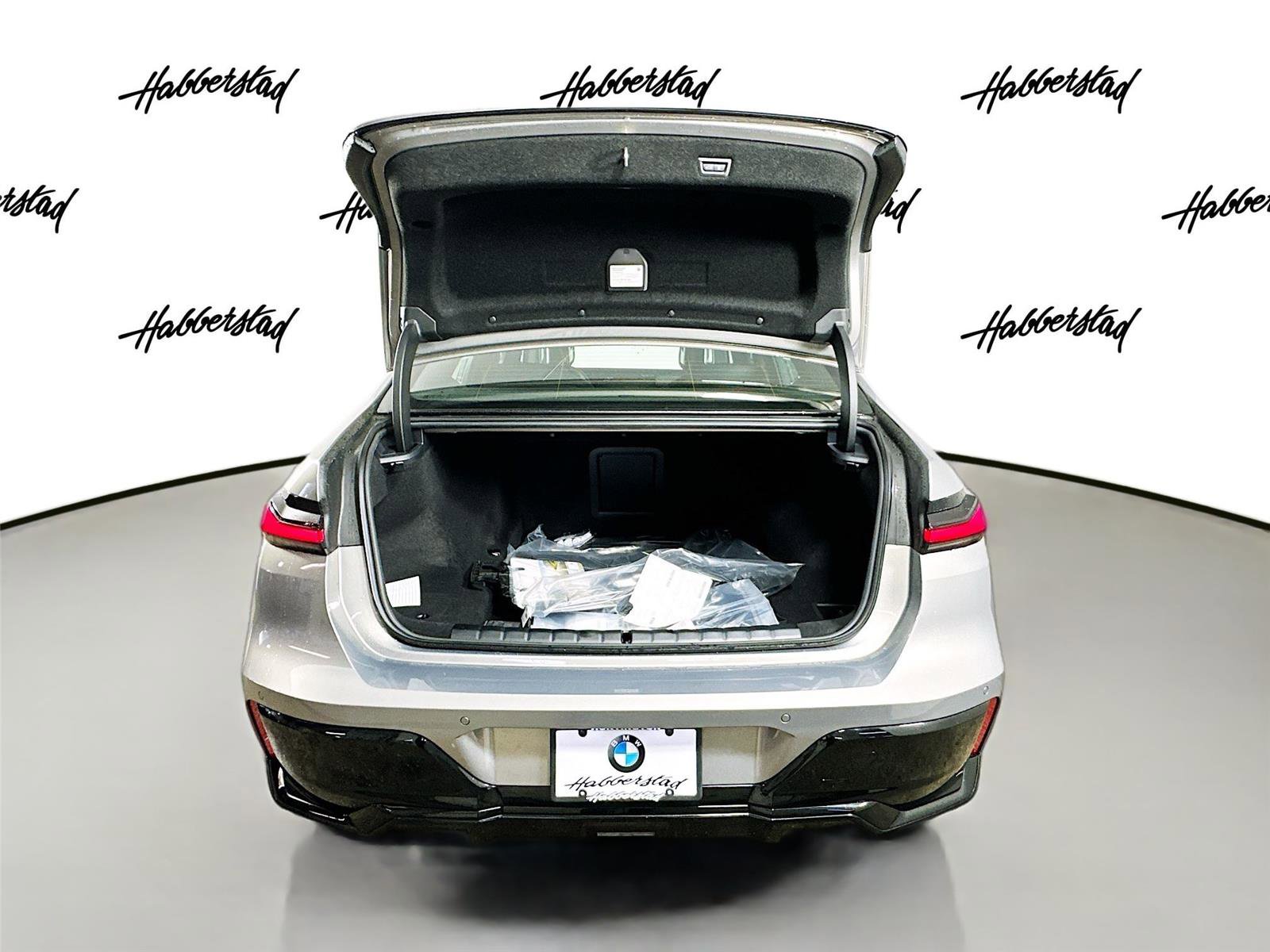 New 2026 BMW 740i xDrive w/ Premium Package image 29