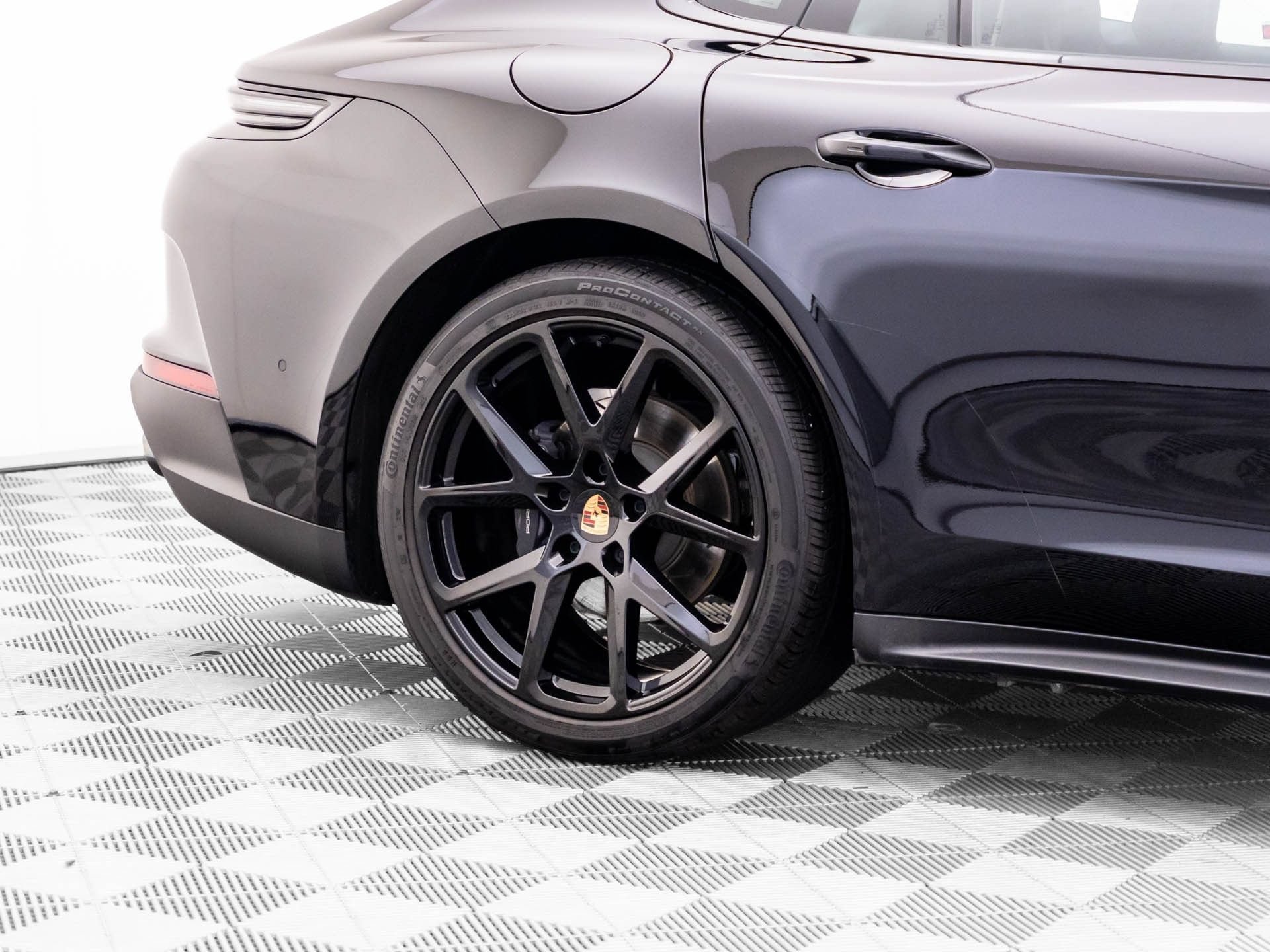 Certified 2025 Porsche Panamera 4 AWD/4WD image 35