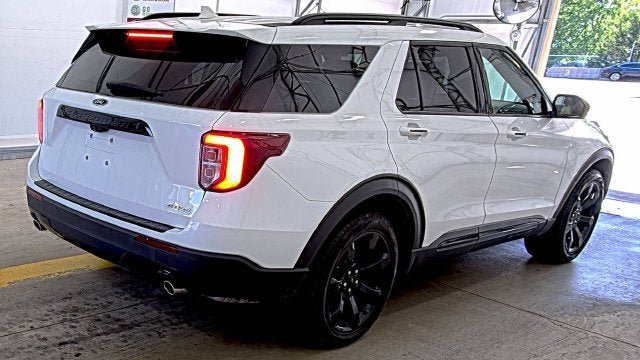 Used 2023 Ford Explorer ST-Line AWD/4WD image 7