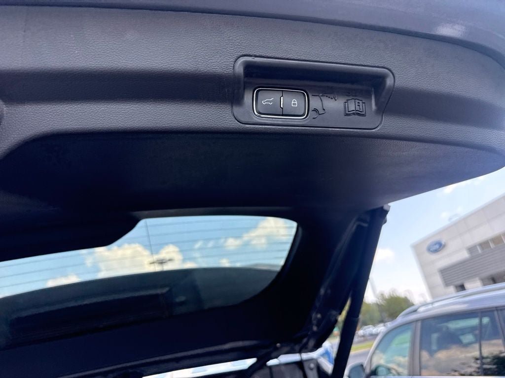 Certified 2025 Ford Explorer Platinum RWD image 24