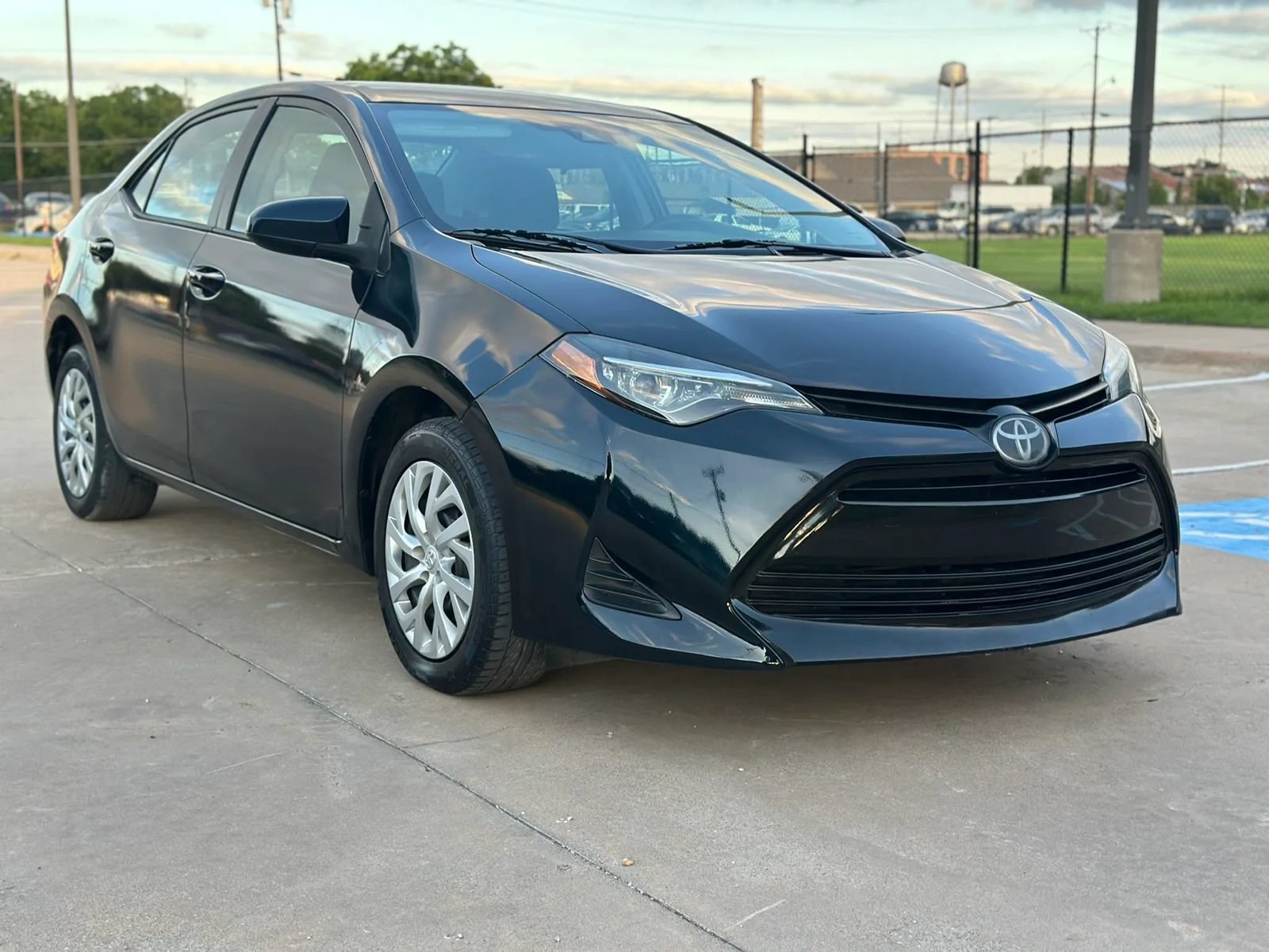 Used 2019 Toyota Corolla LE FWD image 3